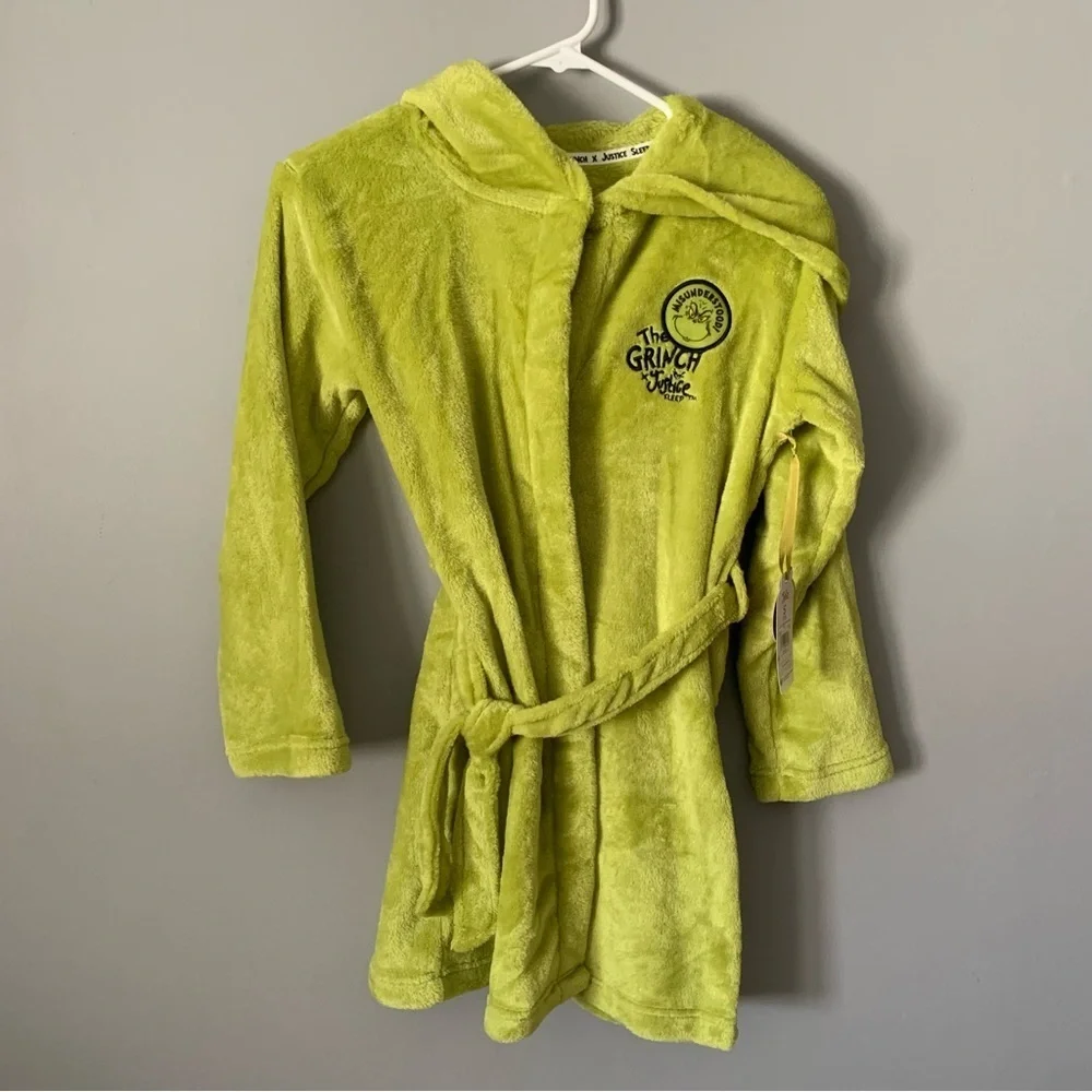NWT. DR. SEUSS The Grinch Kids Green Pajama Robe